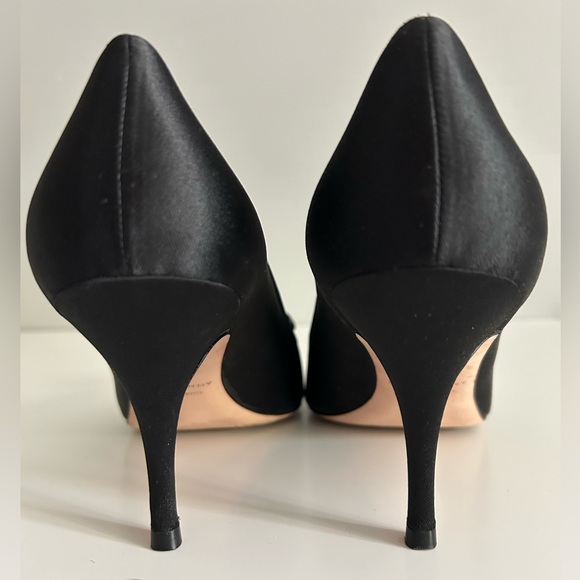 EUC! Ann Taylor satin bow heels. Black. Sz 10 BEAUTIFUL! - Picture 2 of 5